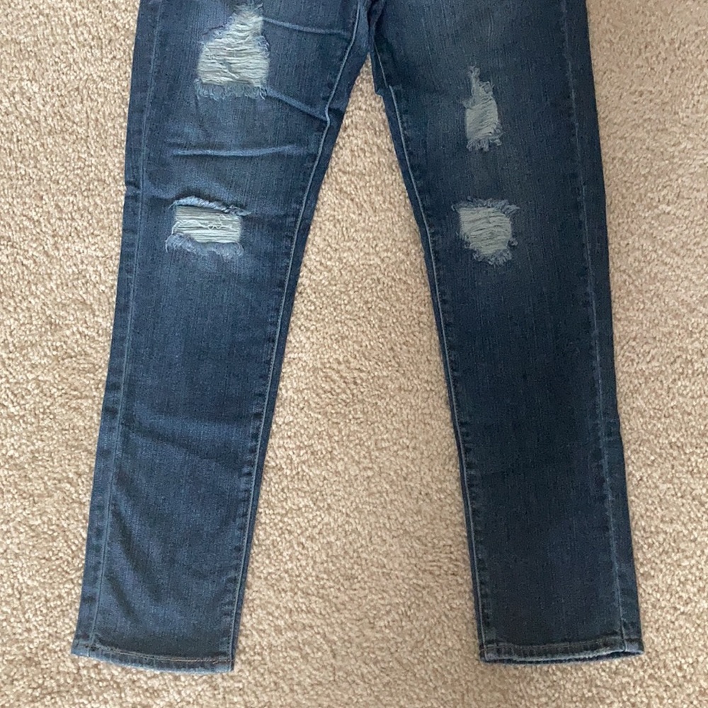 Distressed Ankle Length Jeans - Picture 3 of 4